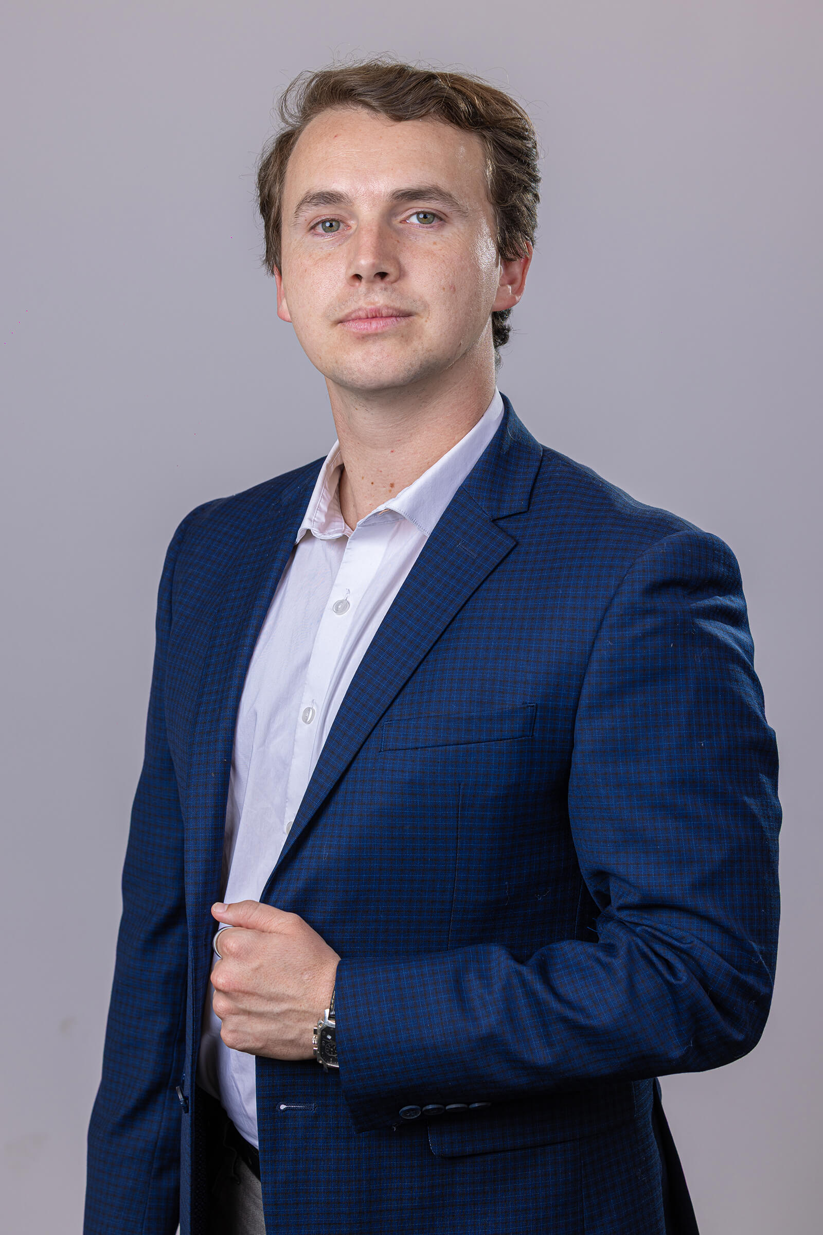 Corporate Headshots Los Angeles - Young professional navy suit by IMAGE369